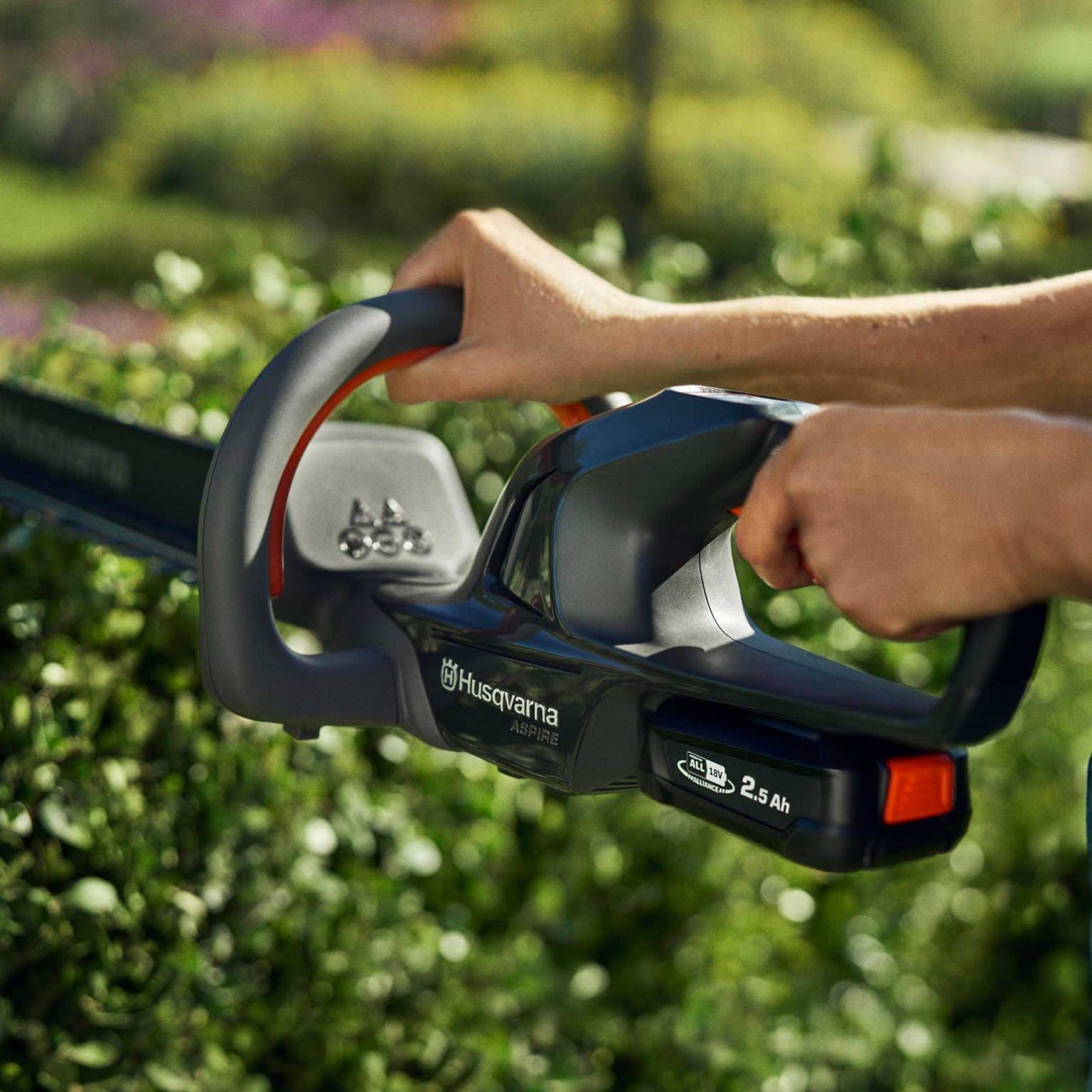 HUSQVARNA Aspire H50-P4A Battery Hedge Trimmer Kit - Landpower Machinery
